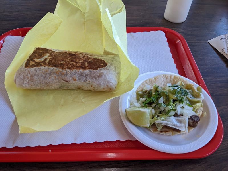 JUNIOR’S TACOS food