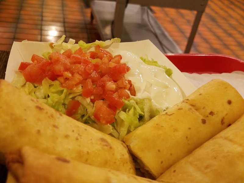JUNIOR’S TACOS food